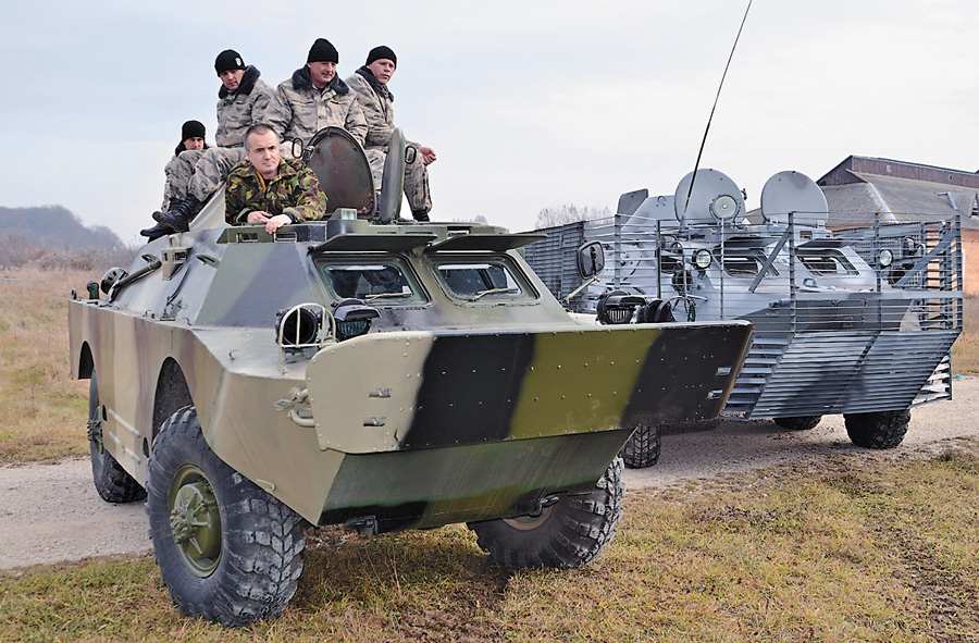 Відремонтовані бойові машини з Тернопілля тепер передадуть у зону проведення АТО. Фото надав СГЗ УМВС України в області